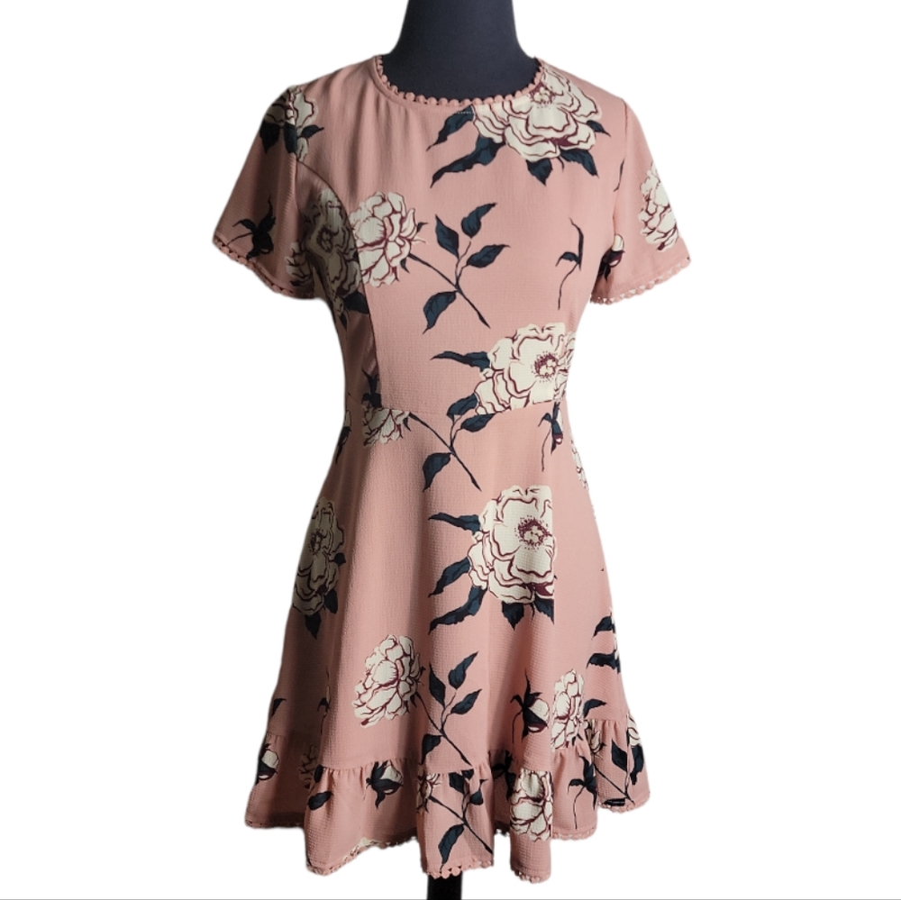 Love @ First Sight floral mini dress women's medium ruffle hem strappy back